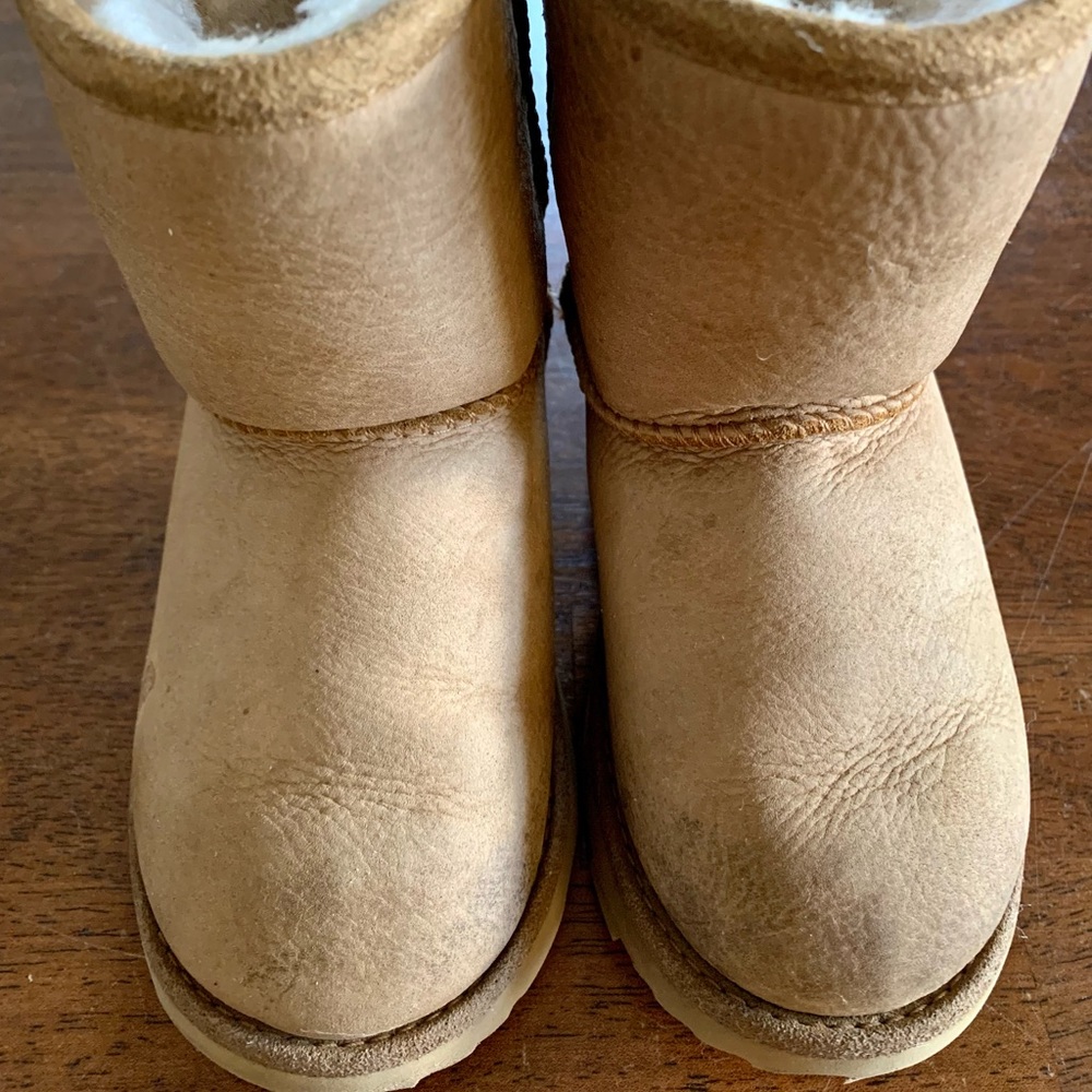 Ugg Toddler 8 Classic Short Waterproof Chestnut